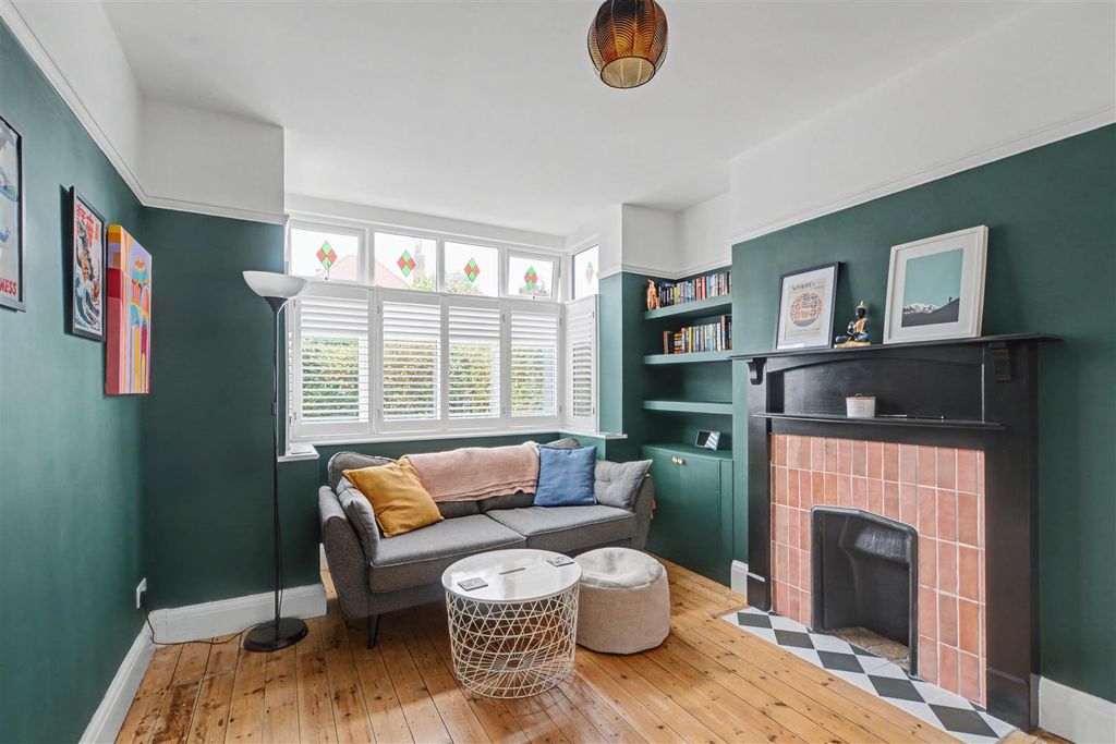 Property photo 2 of 25 Lounge.Jpeg