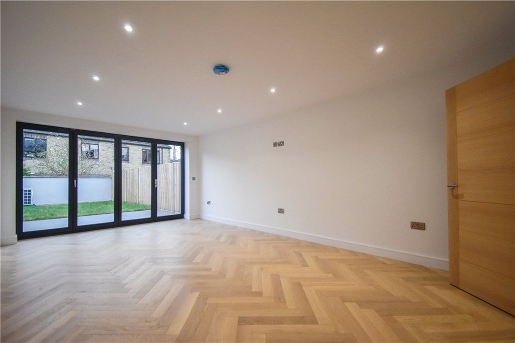 Property photo 2 of 14 Picture No. 05