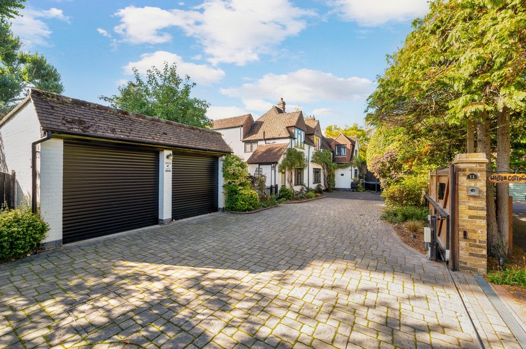 Property photo 1 of 18