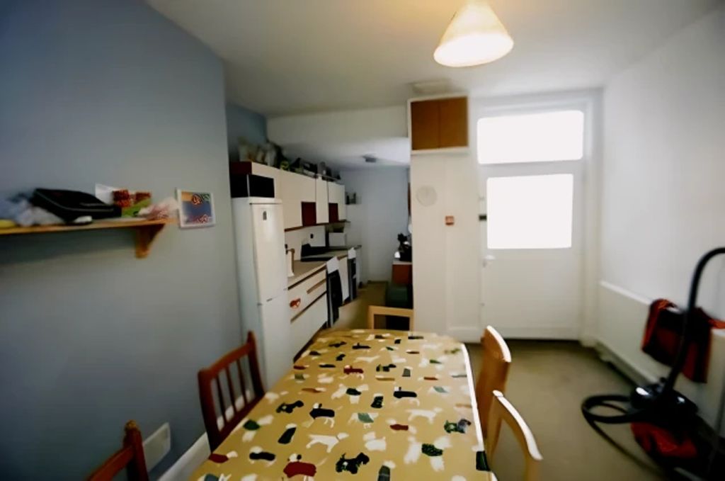 Property photo 2 of 11 A Bright And Functional Kitchenette Perfect For St...