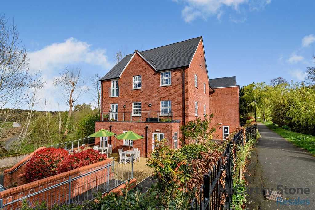 Property photo 1 of 17 Tumbling Weir Court
