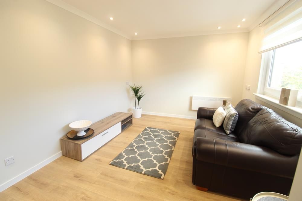 Property photo 3 of 7 Lounge 2