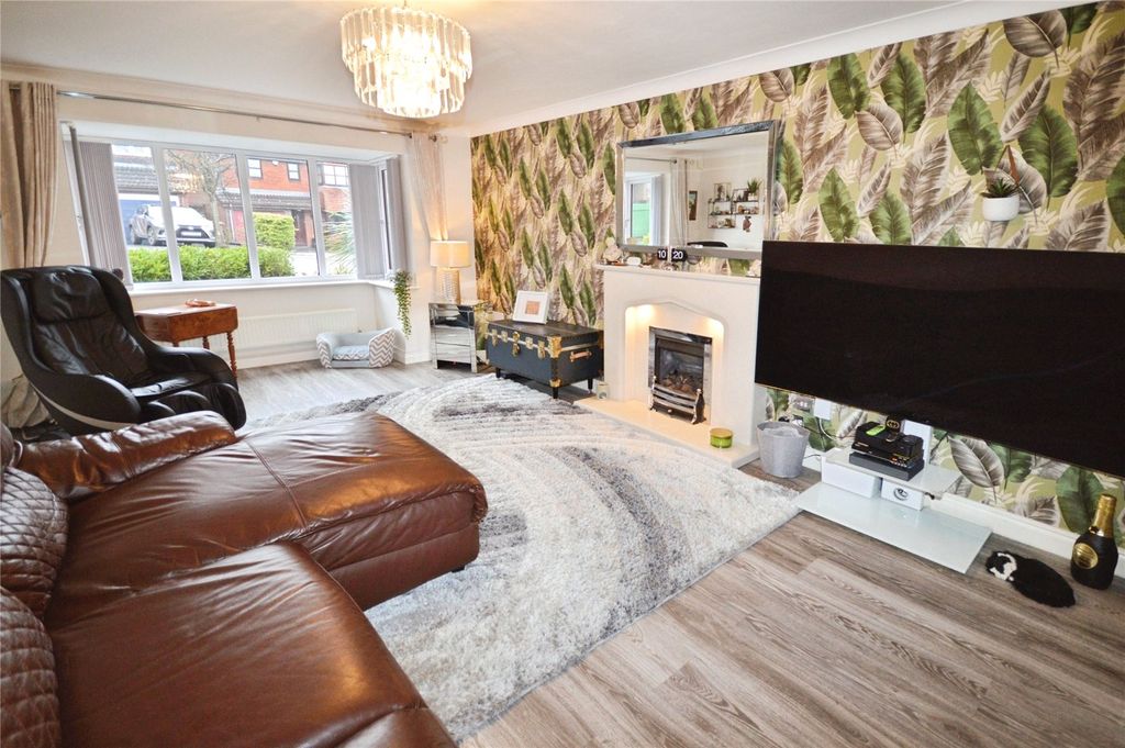 Property photo 3 of 21 Lounge