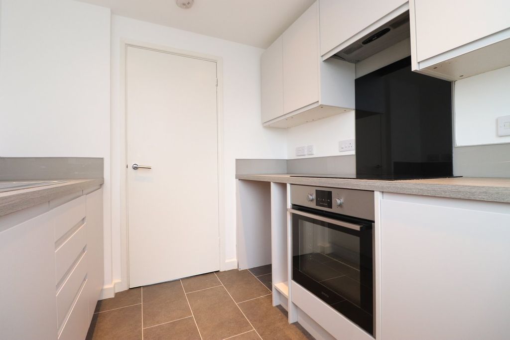 Property photo 3 of 9 Kitchen