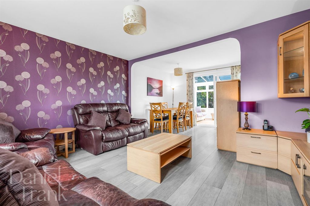 Property photo 2 of 33