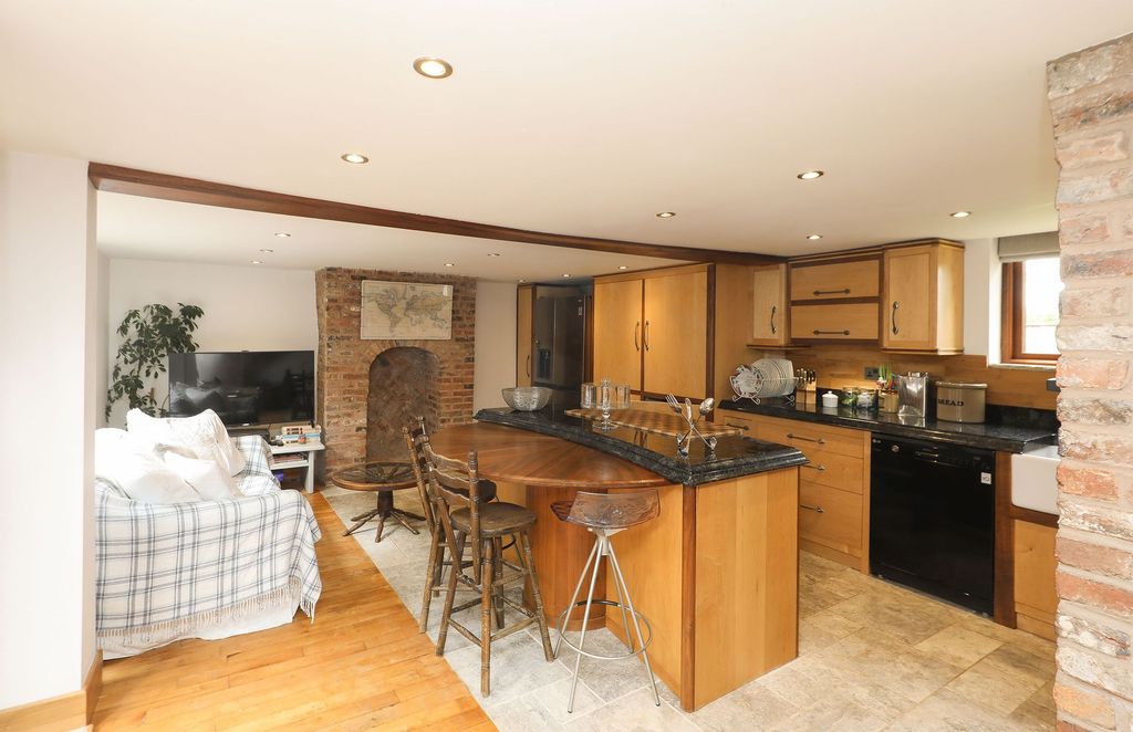 Property photo 2 of 34