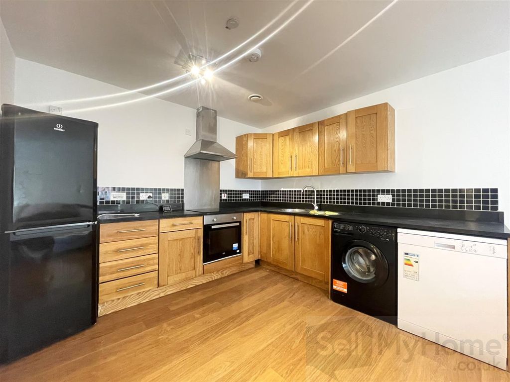 Property photo 3 of 9 Kitchen