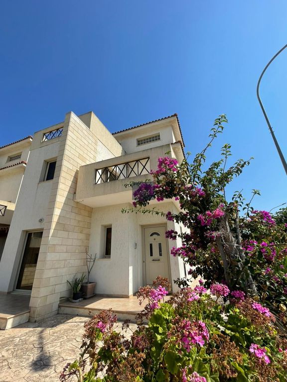 Property photo 1 of 42