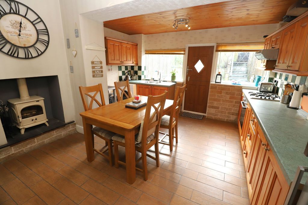 Property photo 2 of 25