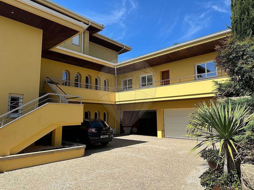 Property photo 2 of 41
