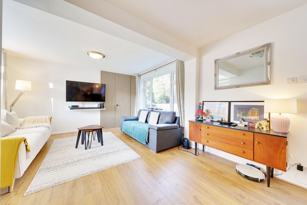 Property photo 2 of 24