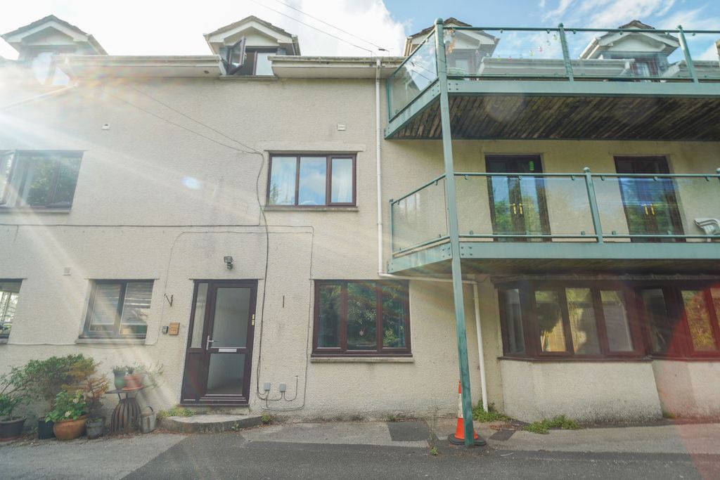 Property photo 1 of 32