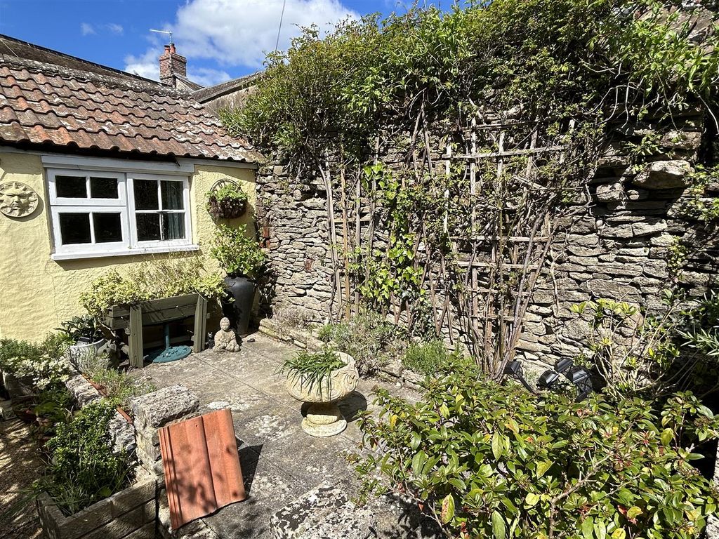 Property photo 2 of 16