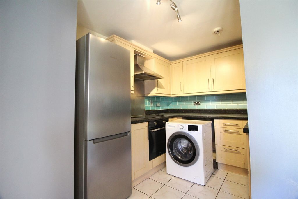 Property photo 3 of 9 Kitchen
