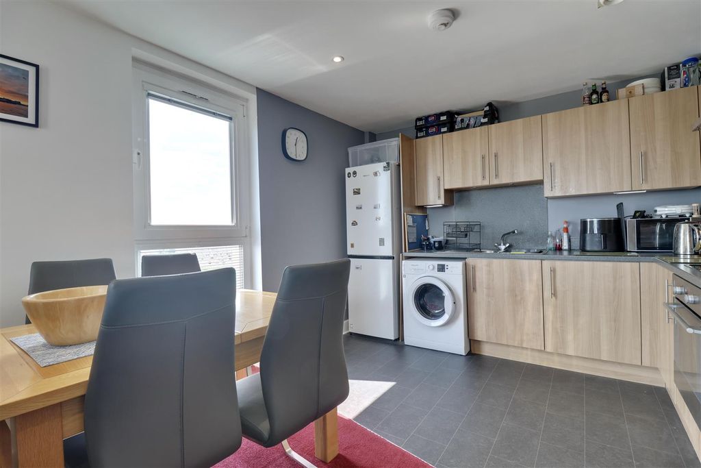 Property photo 3 of 18 15D56Bd8-0B26-48A3-8E41-B72614A7256E_1_201_A.Jpeg