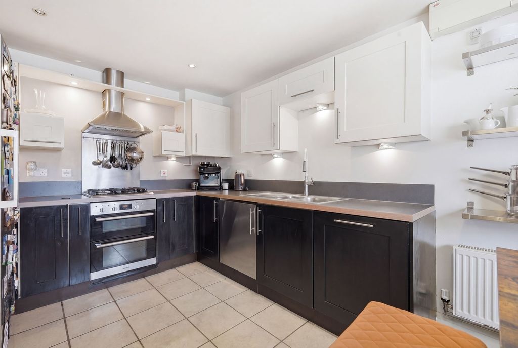 Property photo 2 of 26