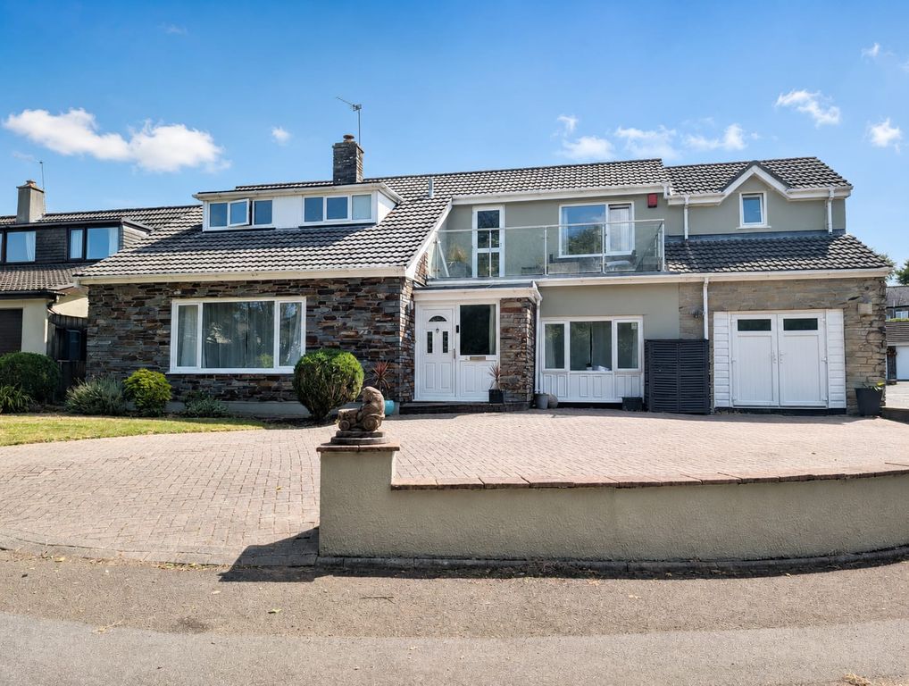 Property photo 1 of 32