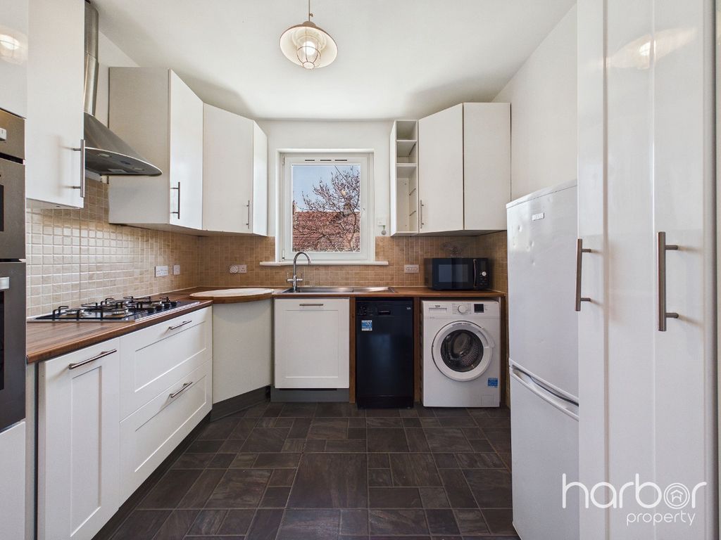 Property photo 2 of 18 5110093