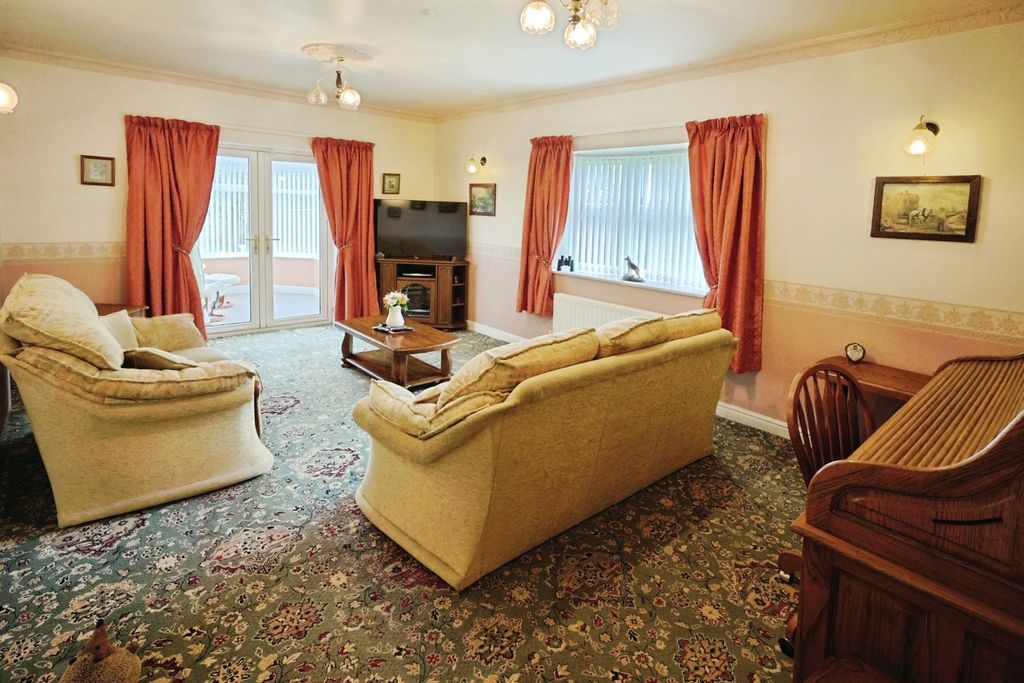 Property photo 3 of 20 Pbox-Img.Jpg