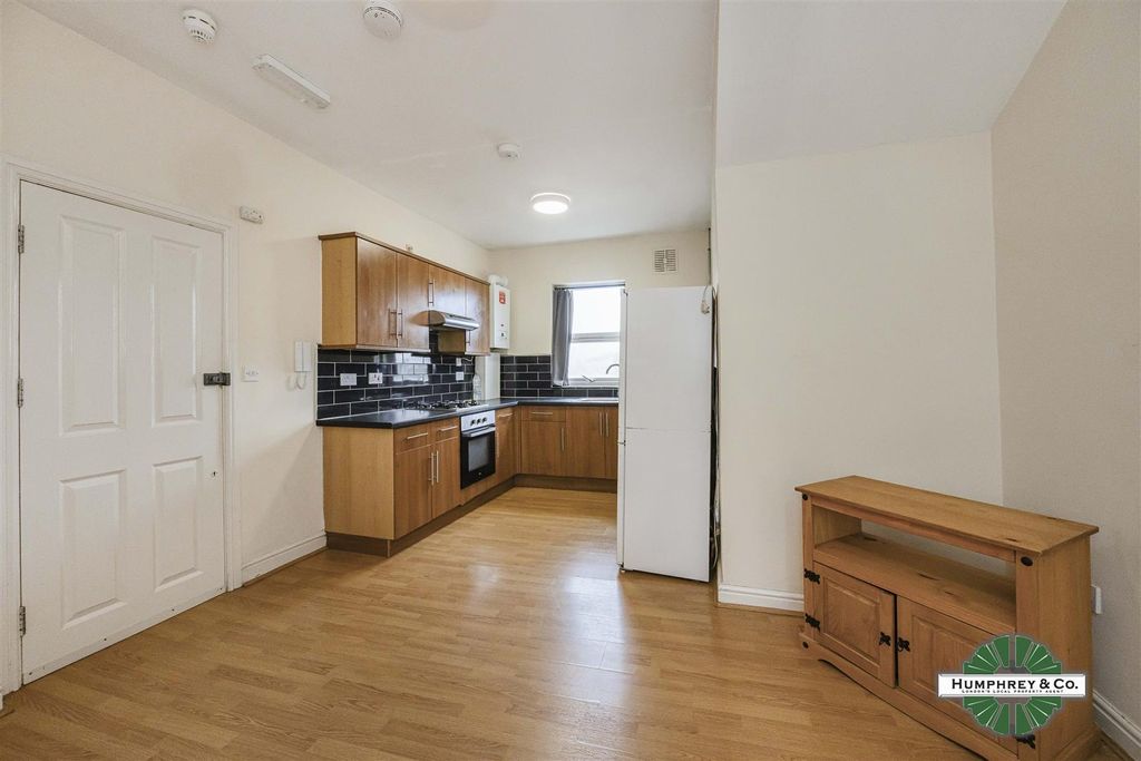 Property photo 1 of 10 401-403 Hoe Street -013.Jpg