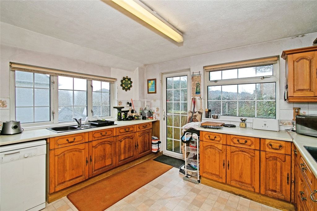 Property photo 2 of 15 Kitchen