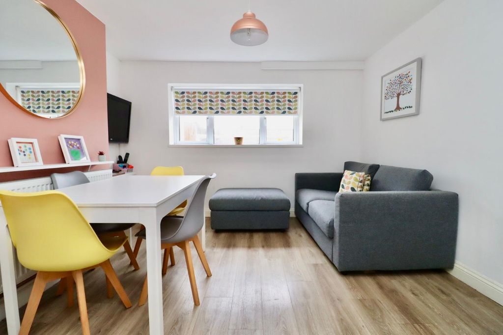 Property photo 3 of 20 Dining Room