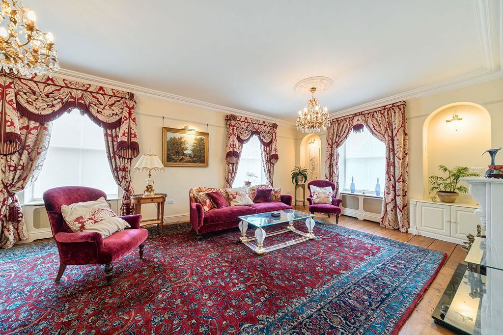 Property photo 2 of 26