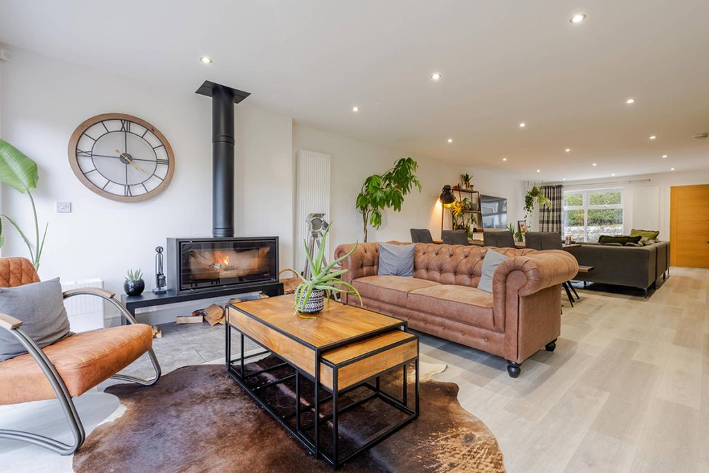 Property photo 2 of 30