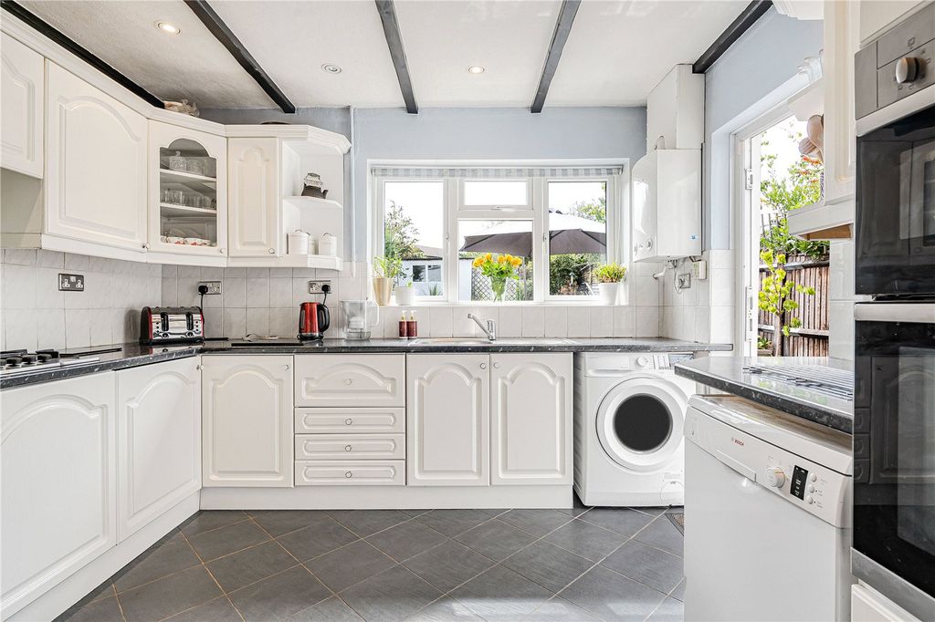 Property photo 3 of 26 Kitchen
