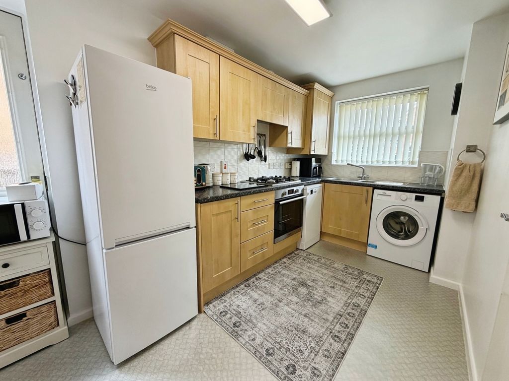Property photo 3 of 18 Kitchen