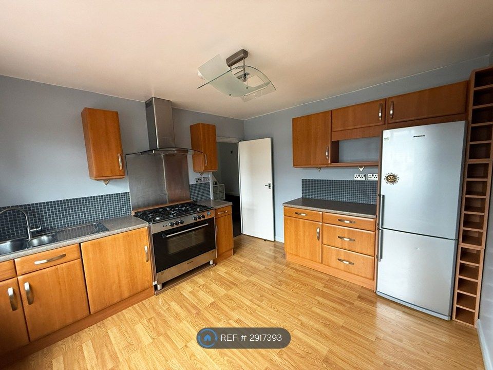 Property photo 1 of 10 Kitchen