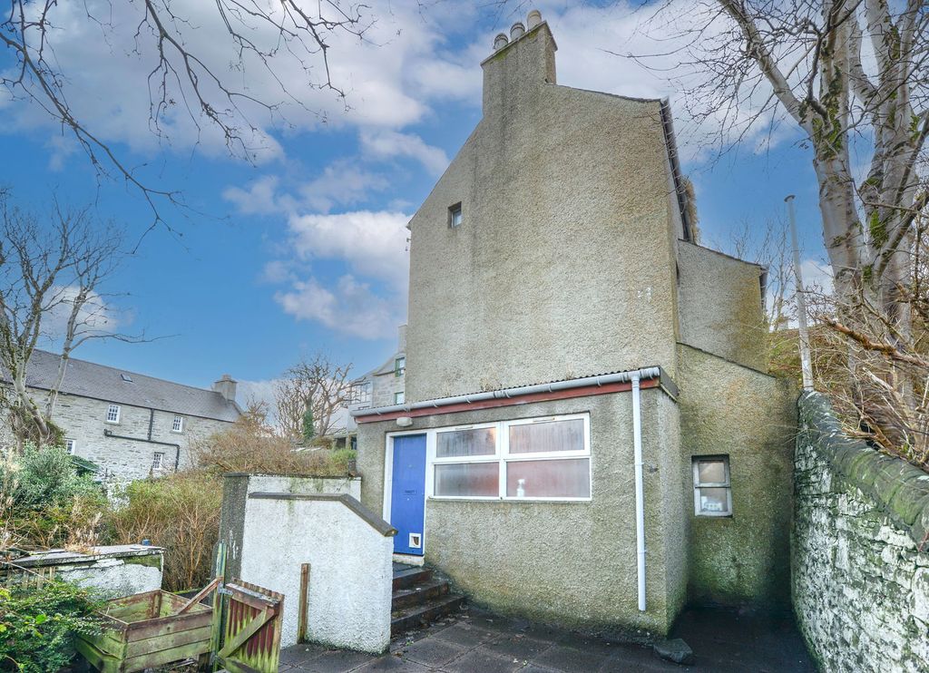Property photo 2 of 26