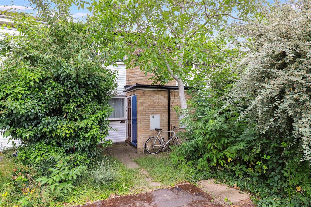 Property photo 1 of 12