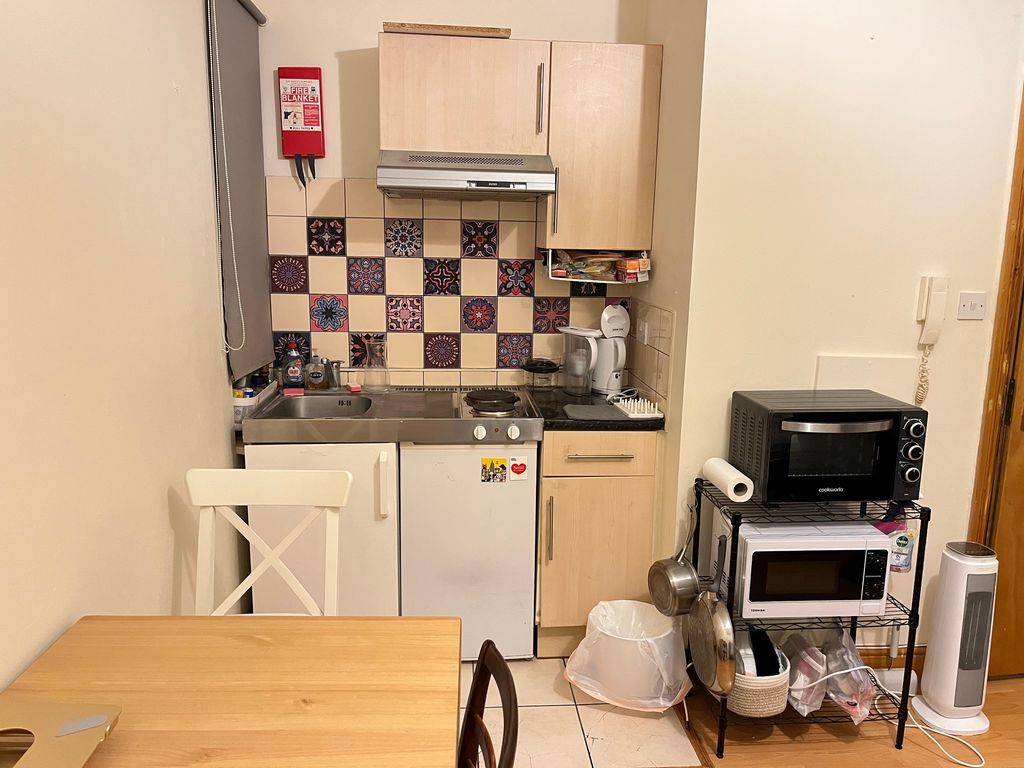 Property photo 1 of 4