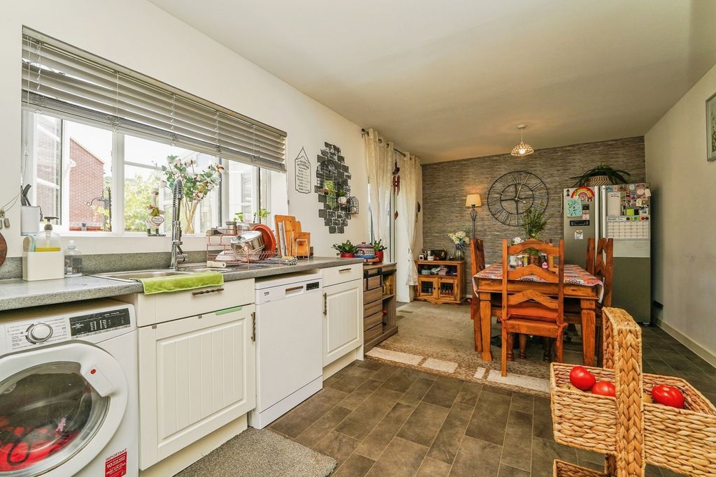 Property photo 3 of 24 Pbox-Img.Jpg
