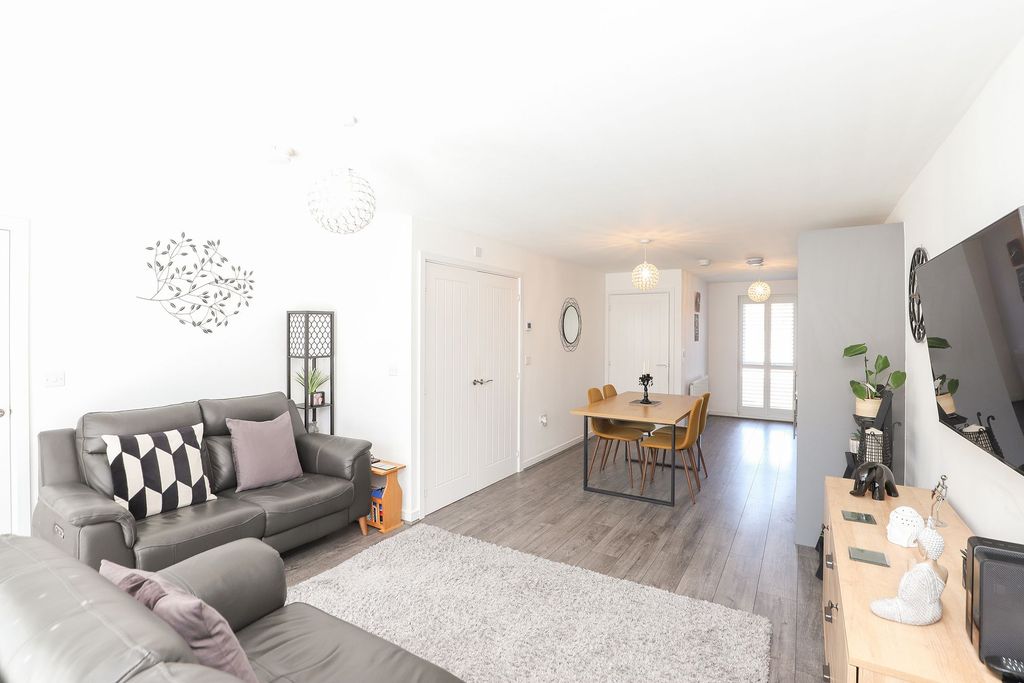 Property photo 3 of 30