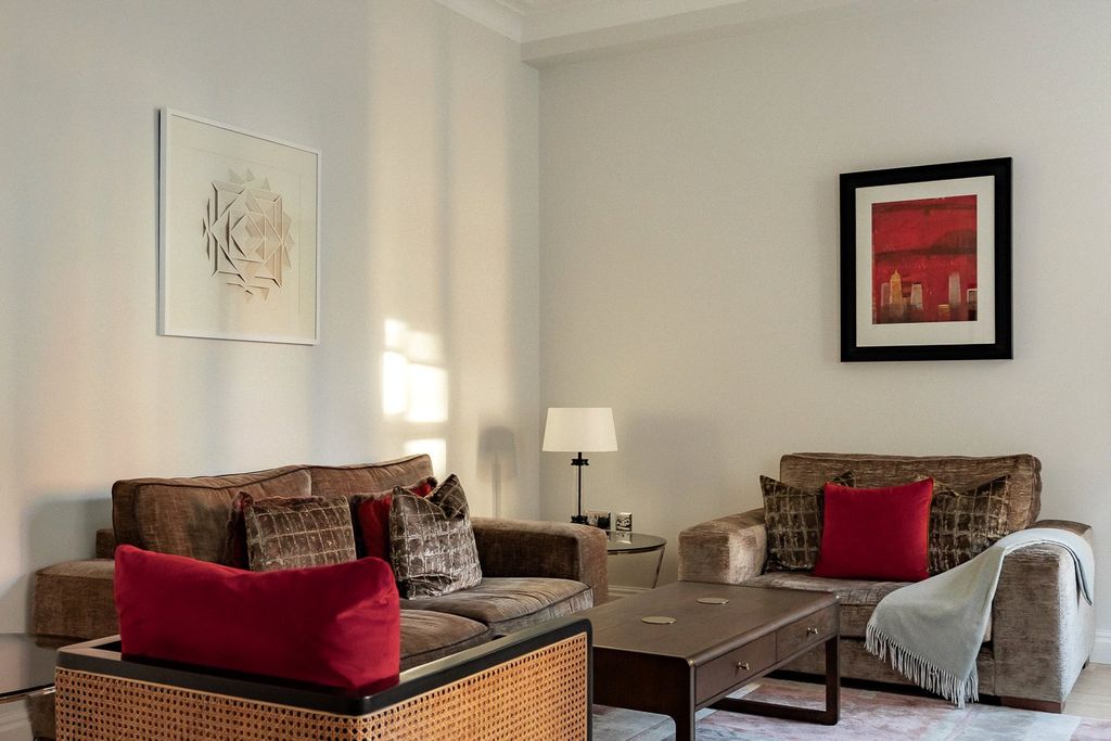 Property photo 2 of 20 Living Room