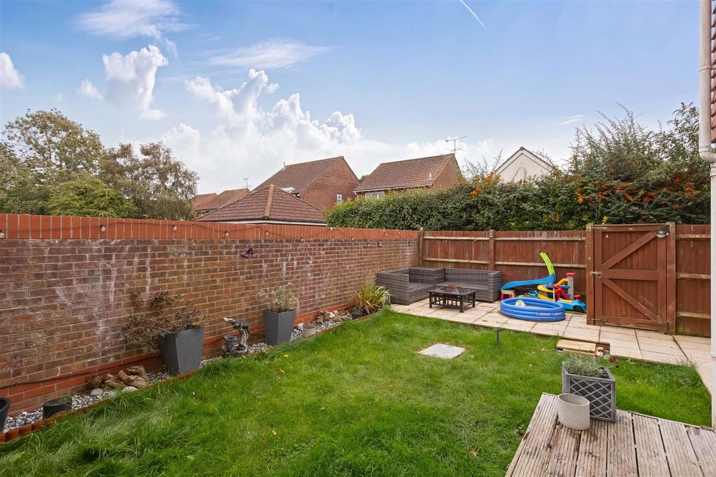 Property photo 3 of 11 Magnolia Close_10.Jpg