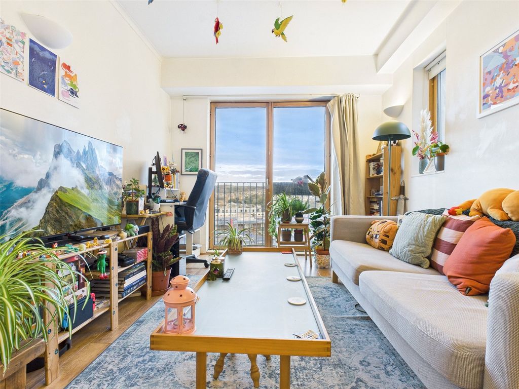 Property photo 1 of 11 Lounge