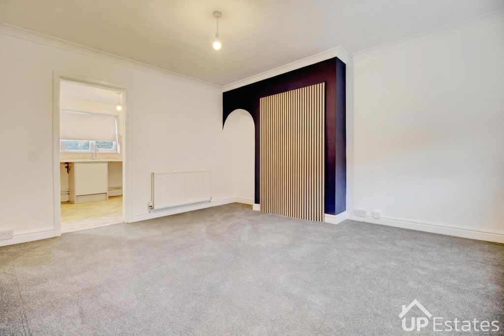 Property photo 2 of 25