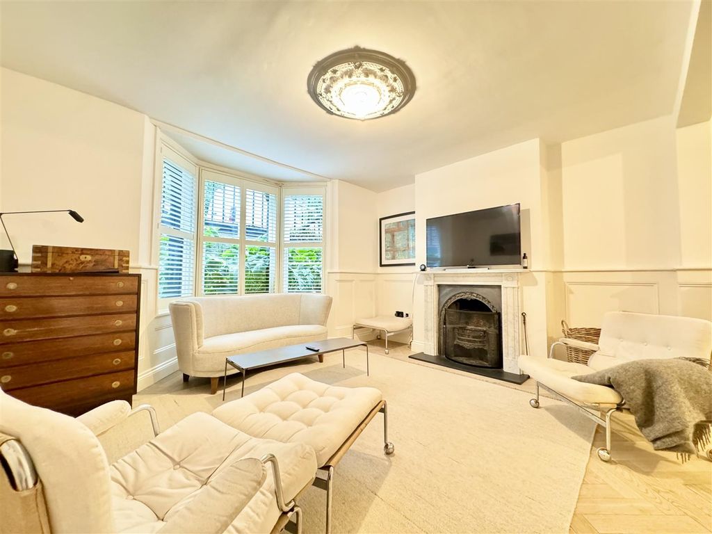 Property photo 1 of 34