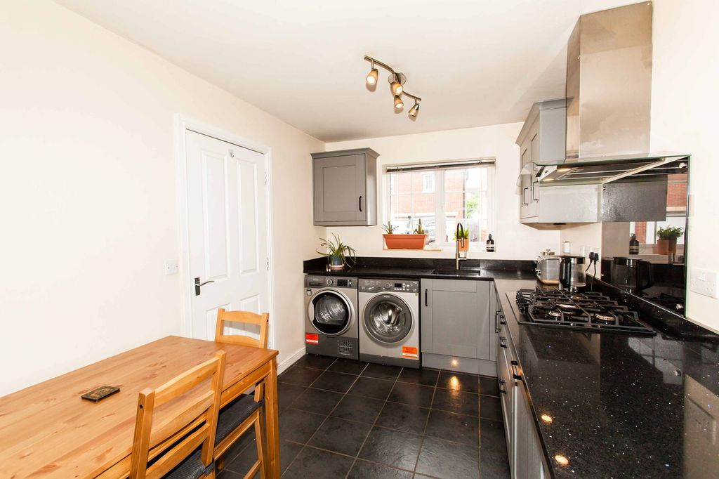 Property photo 2 of 29