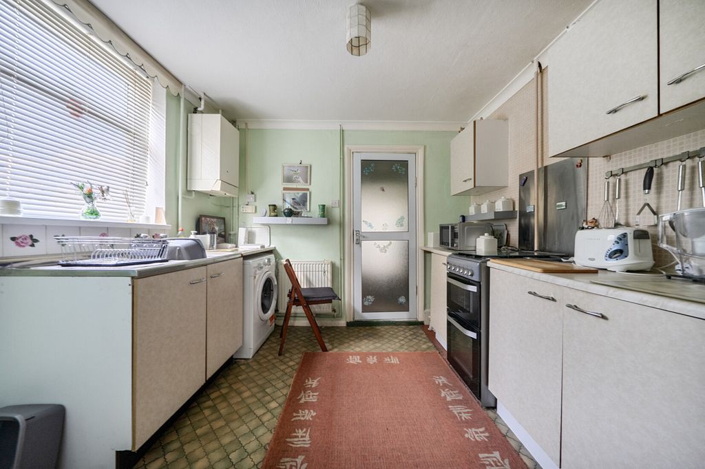 Property photo 2 of 18 Kitchen
