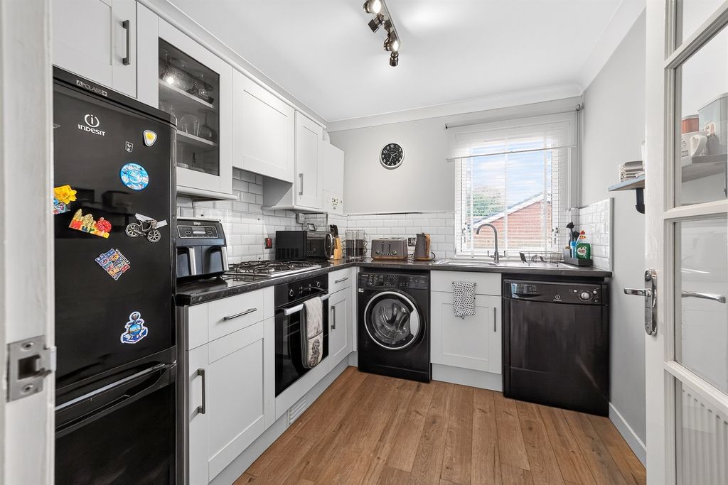 2 bed flat for saleCastle Keep Gardens, Stanecastle, Irvine KA11 photo 3