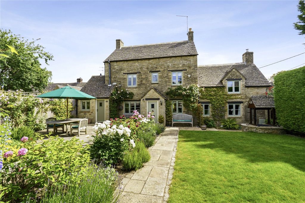Property photo 1 of 18 2-4 Heritage Lane