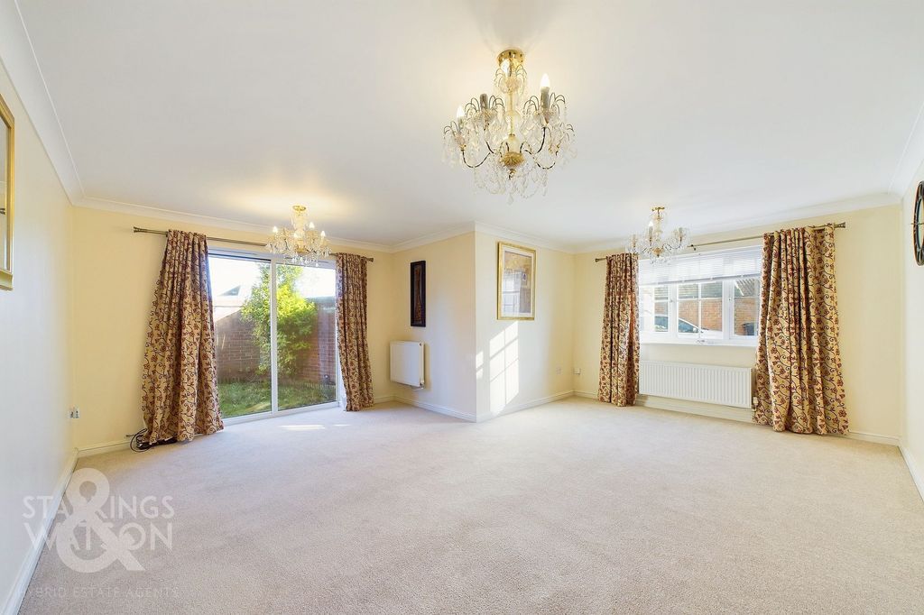 Property photo 2 of 27