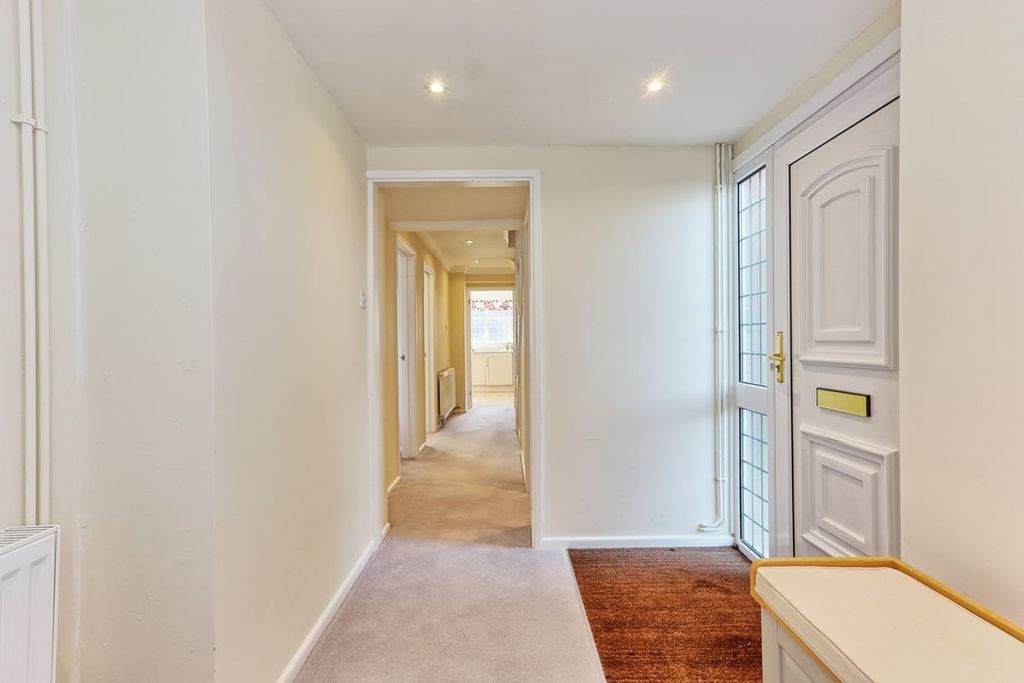 Property photo 3 of 31