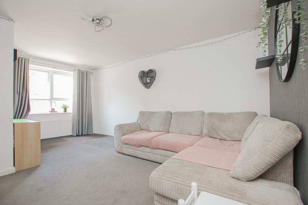 Property photo 2 of 15 5158332