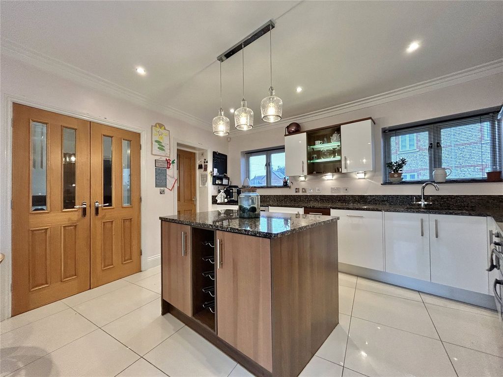 Property photo 2 of 19 Picture No. 48