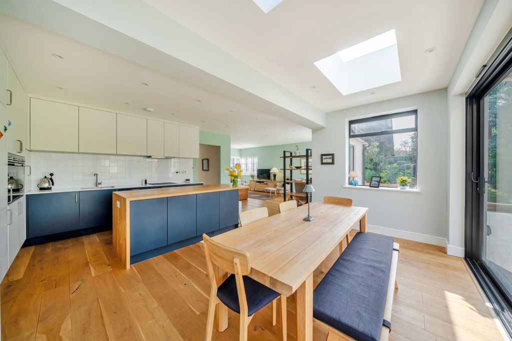 Property photo 2 of 24